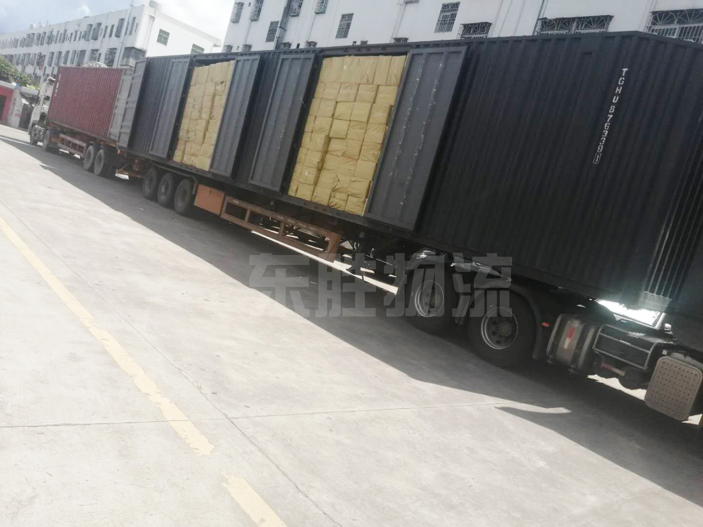 清遠(yuǎn)發(fā)貨到香港,清遠(yuǎn)到香港貨運(yùn)專線,深圳東勝物流中港拖車裝車圖 清遠(yuǎn)發(fā)貨到香港,清遠(yuǎn)到香港貨運(yùn)專線,深圳東勝物流中港拖車裝車圖