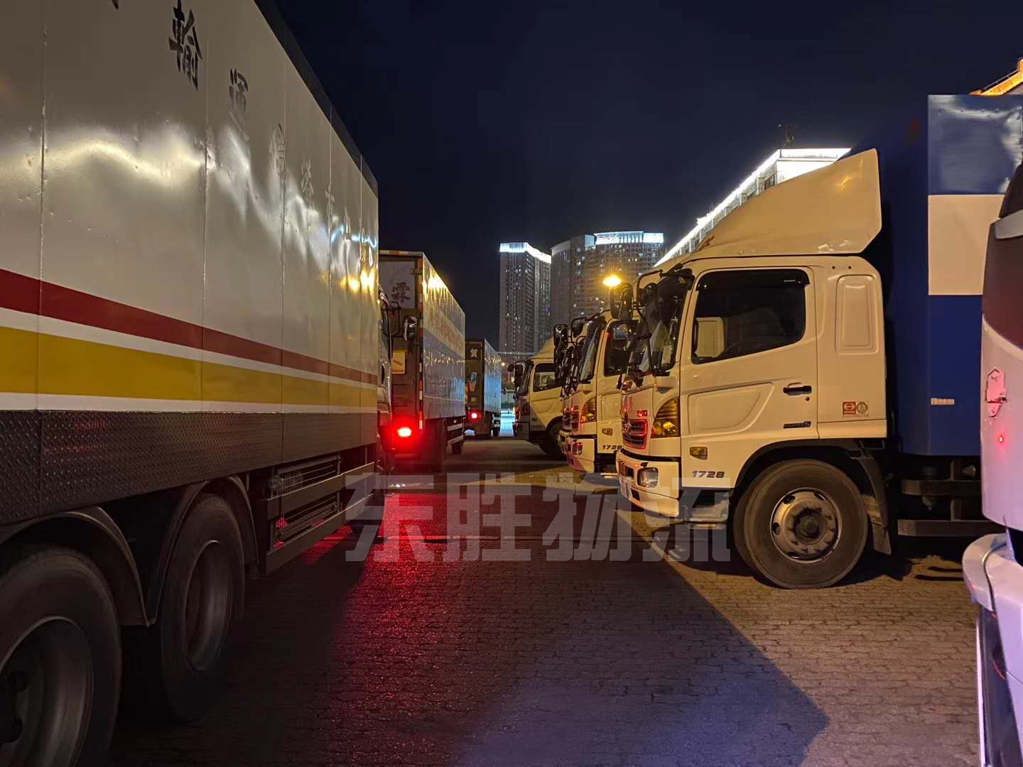 東莞到香港專線物流，東莞到香港物流--深圳東勝物流車隊